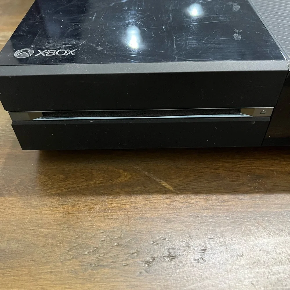 Xbox One Kinect bundle with one controller